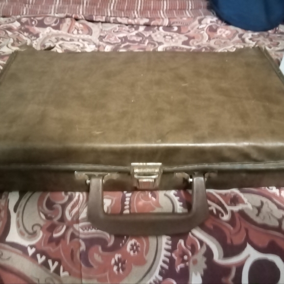 15 VINTAGE CASSETTES Ships Free!!! - Picture 3 of 3